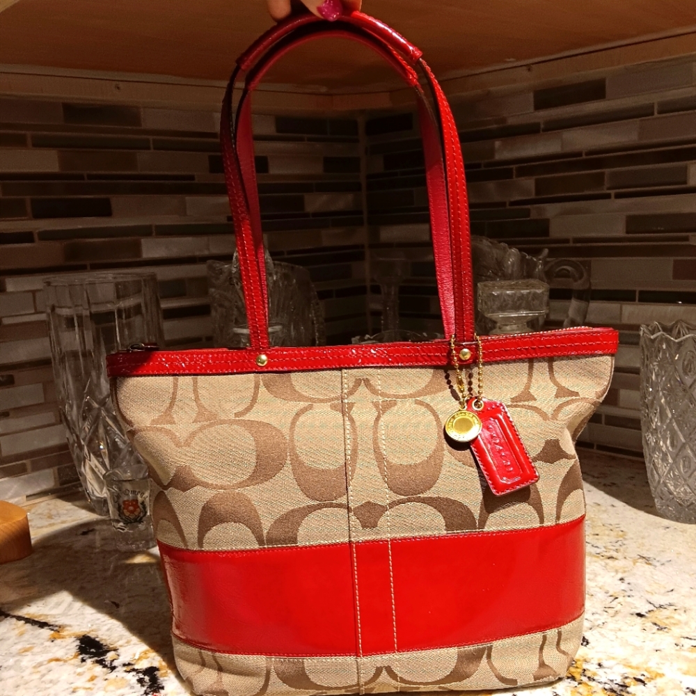 VINTAGE COACH LIKE Signature Canvas & Patent leather Satin lined shoulde…